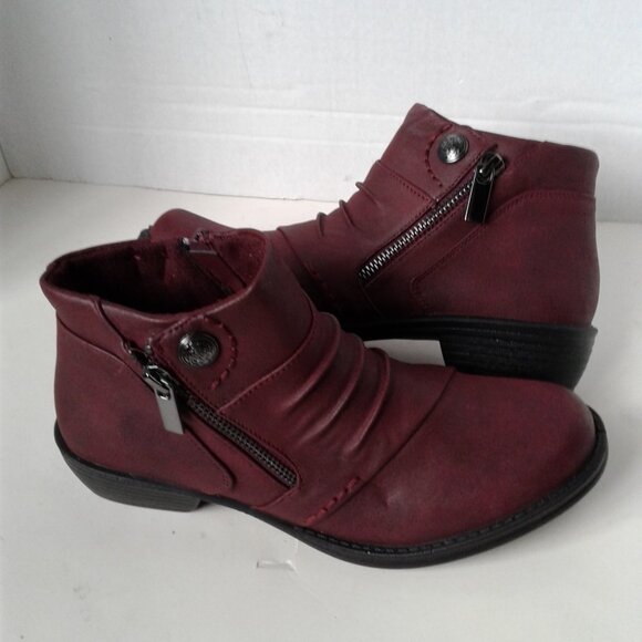 Women's Red Ankle Boot size 6M Faux Leather Easy Street - Picture 1 of 11